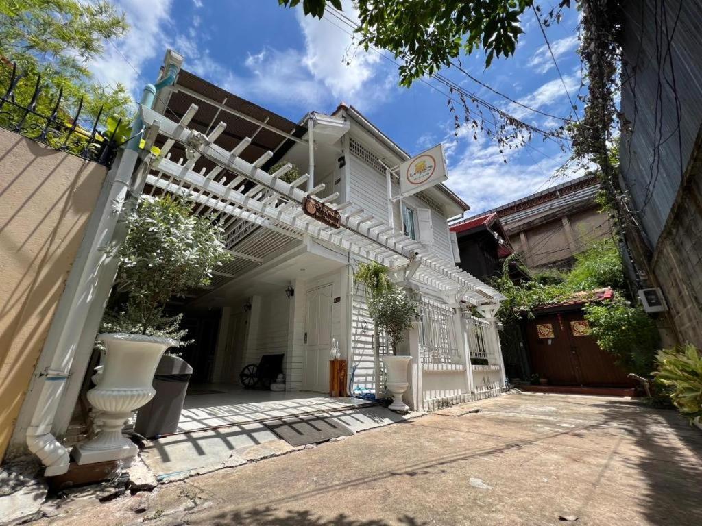 Ban Thungdang Housetel Bangkok Otel Dış mekan fotoğraf