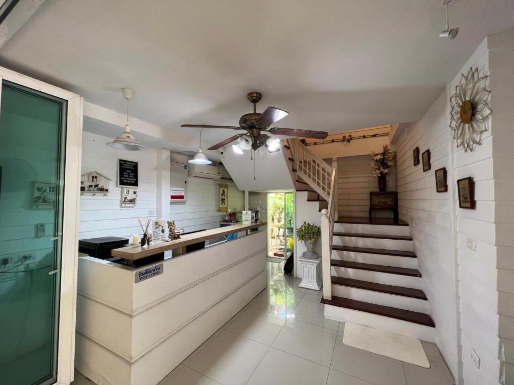 Ban Thungdang Housetel Bangkok Otel Dış mekan fotoğraf