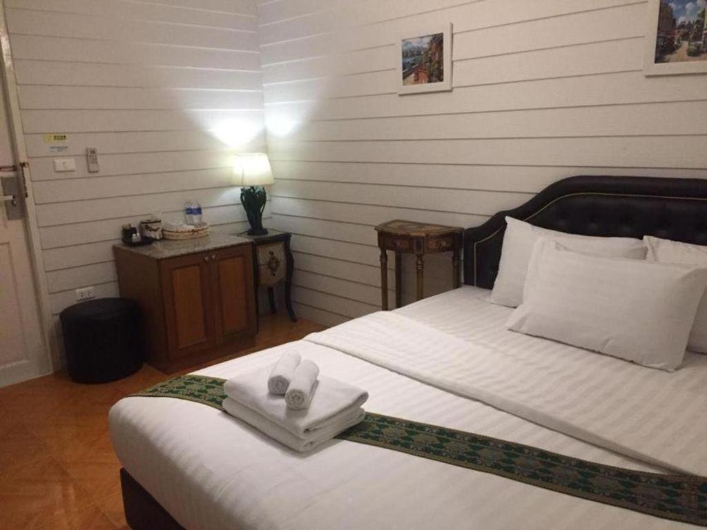 Ban Thungdang Housetel Bangkok Otel Dış mekan fotoğraf