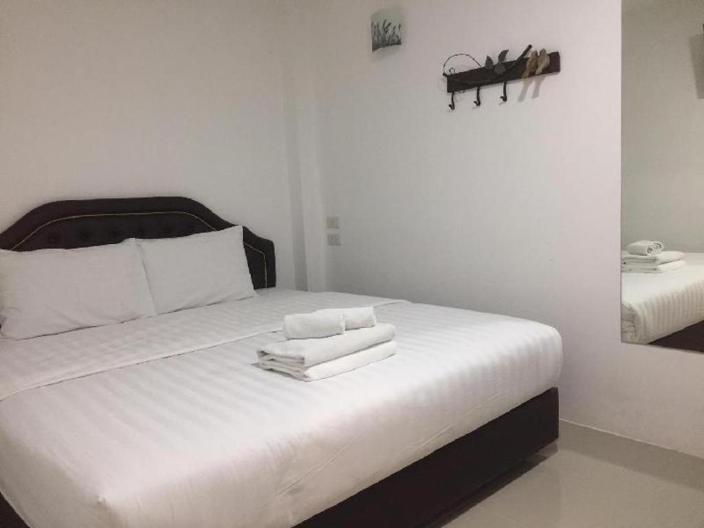 Ban Thungdang Housetel Bangkok Otel Dış mekan fotoğraf