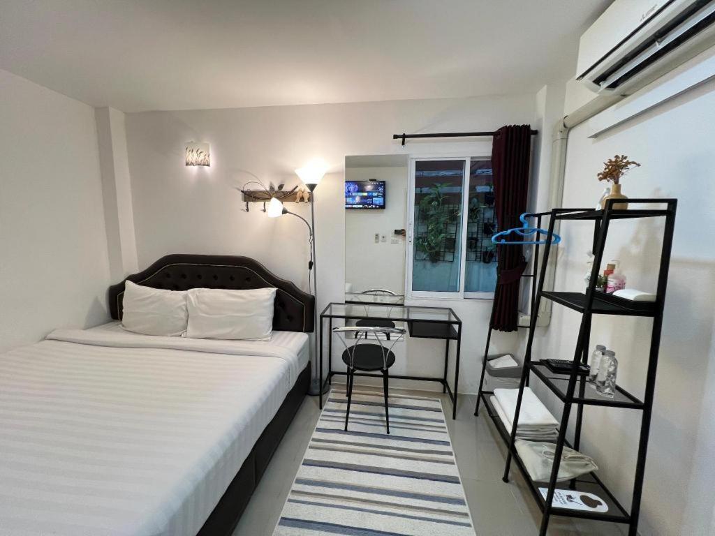 Ban Thungdang Housetel Bangkok Otel Dış mekan fotoğraf