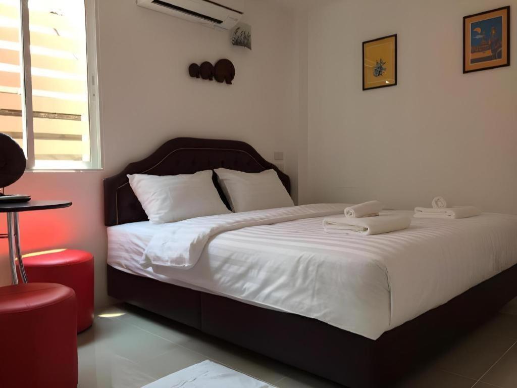 Ban Thungdang Housetel Bangkok Otel Dış mekan fotoğraf