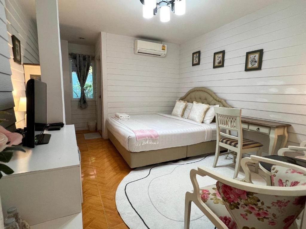 Ban Thungdang Housetel Bangkok Otel Dış mekan fotoğraf