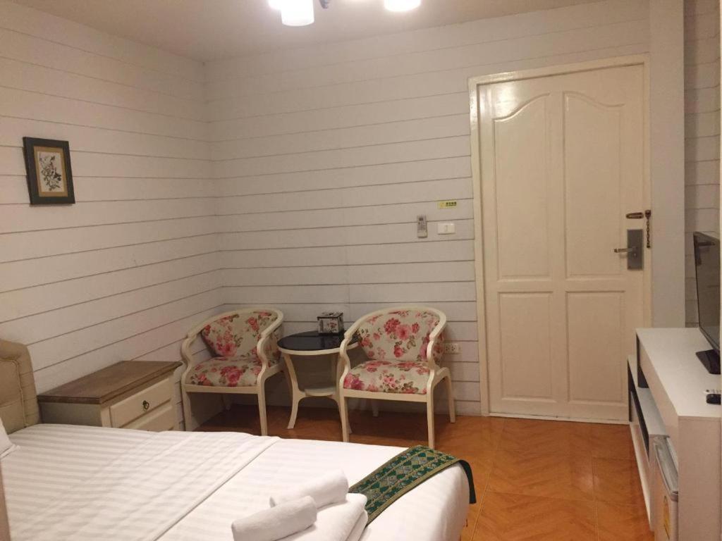 Ban Thungdang Housetel Bangkok Otel Dış mekan fotoğraf