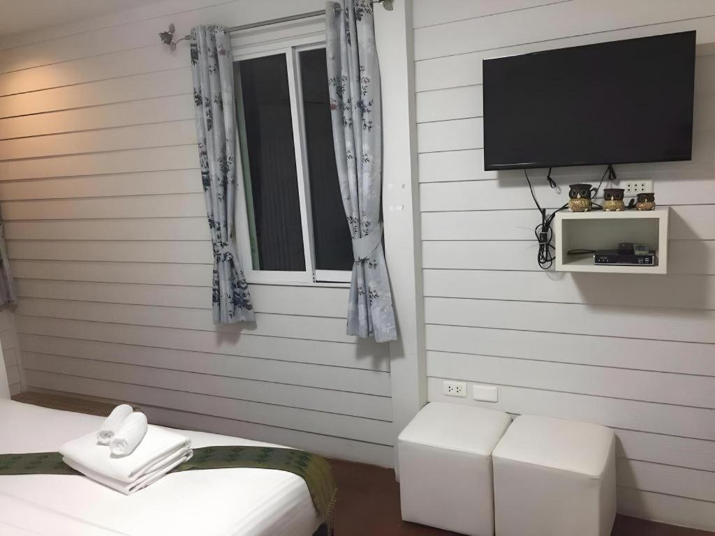 Ban Thungdang Housetel Bangkok Otel Dış mekan fotoğraf