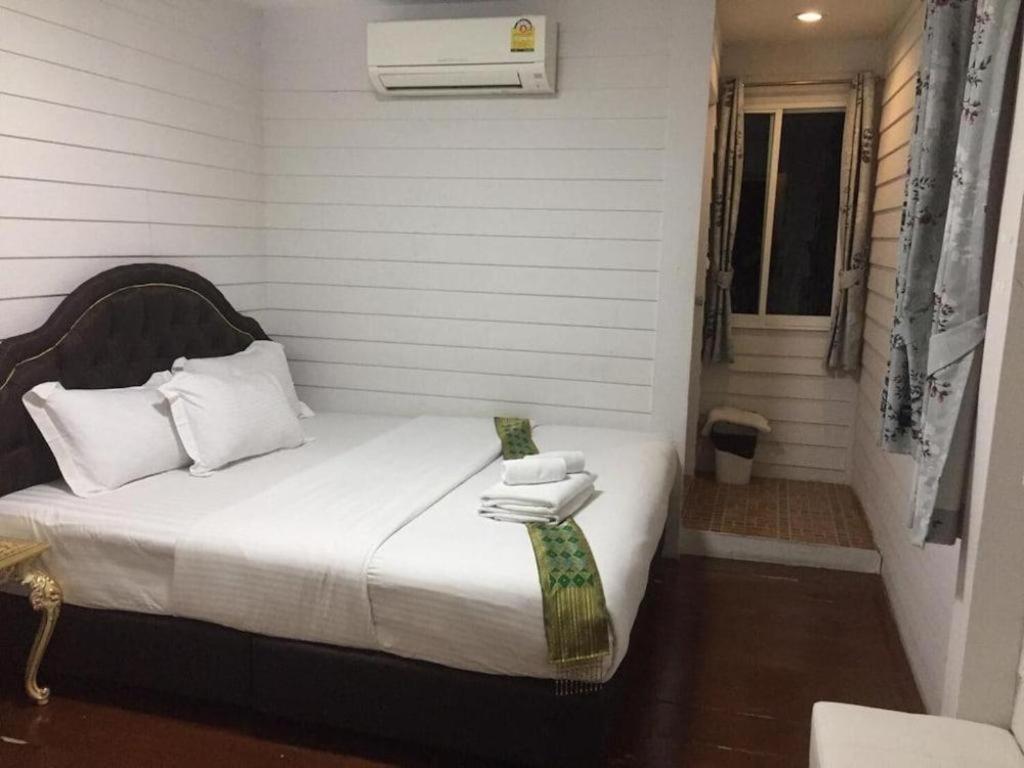 Ban Thungdang Housetel Bangkok Otel Dış mekan fotoğraf