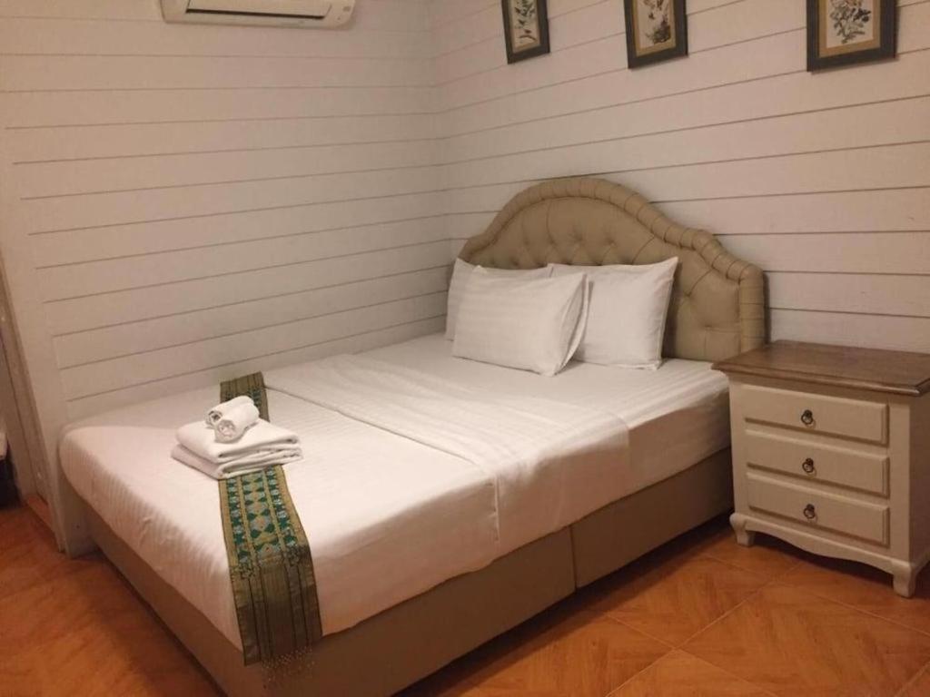 Ban Thungdang Housetel Bangkok Otel Dış mekan fotoğraf